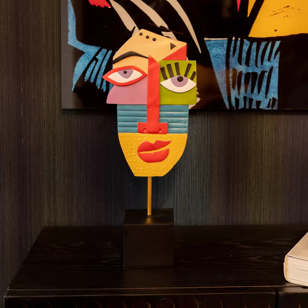 Décor mural moderne : Visage stylisé aux couleurs vibrantes par KARE Design - 52 cm