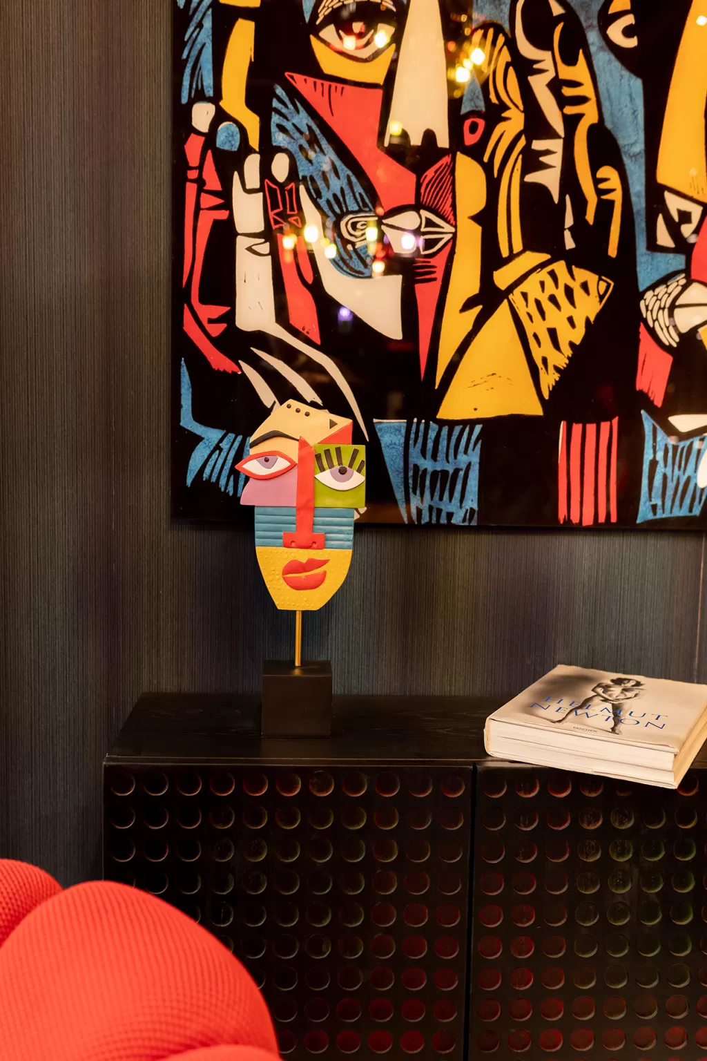 Décor mural moderne : Visage stylisé aux couleurs vibrantes par KARE Design - 52 cm