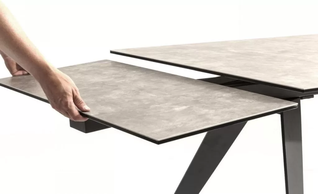 Table extensible design Amsterdam noir foncé - Dimensions modulables 160 cm (40+40) x 90 cm - KARE Édition Limitée 

Structure élégante avec plateau expansible, idéale pour s'adapter à vos besoins. Matériaux premium et finition sombre sophistiquée. Configuration flexible pour salle à manger ou bureau.