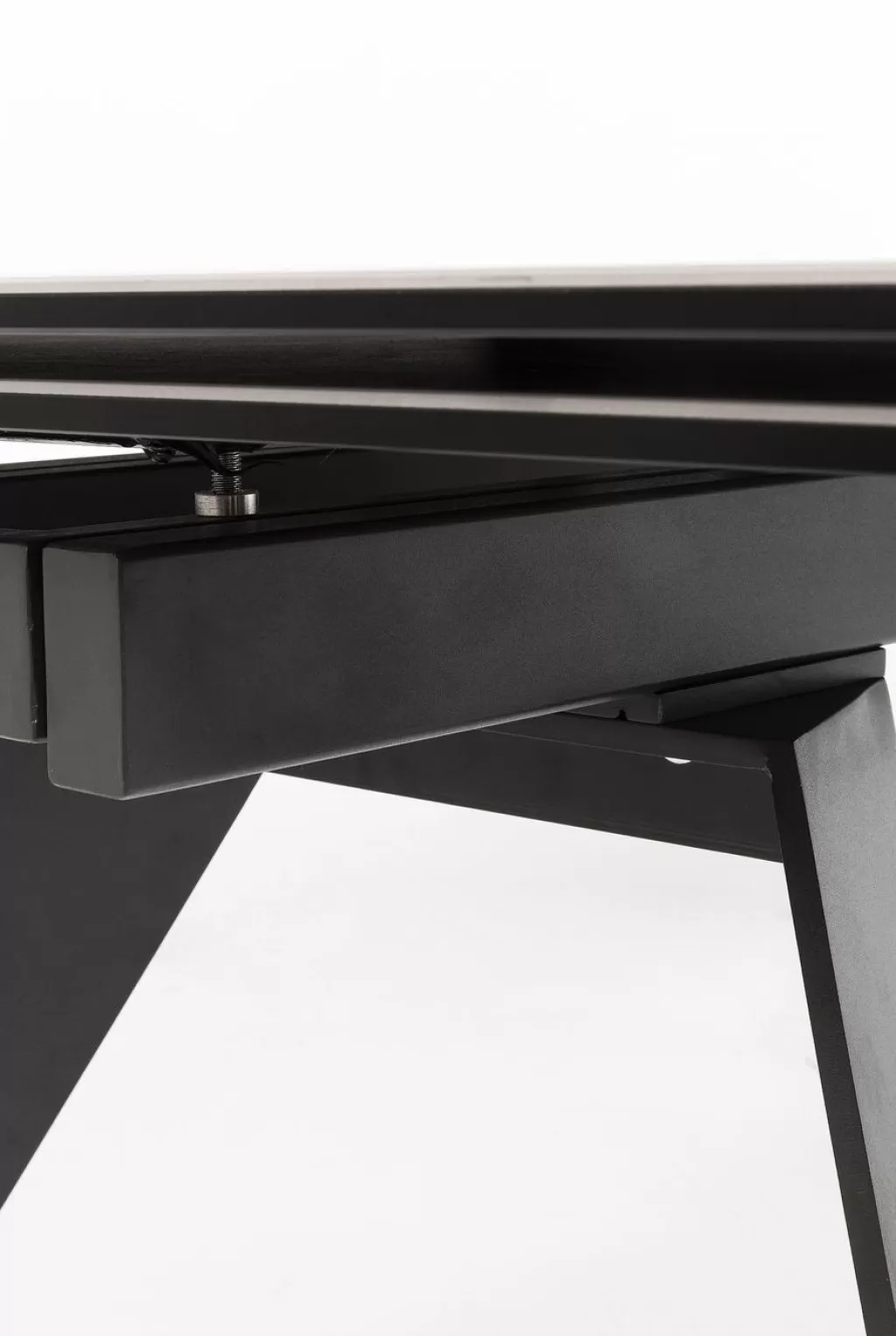 Table extensible Amsterdam Dark - Design modulable 200 cm (2x45 + 110) x 100 cm - KARE Collection Urbaine 

Surface mélaminé résistant aux rayures, piètement métal brossé. Configuration flexible pour salle à manger ou bureau. Dimensions totales : longueur 200 cm / profondeur 100 cm. Modules d'extension latéraux de 45 cm. Style contemporain à inspiration néerlandaise. Parfaite pour espaces modernes.
