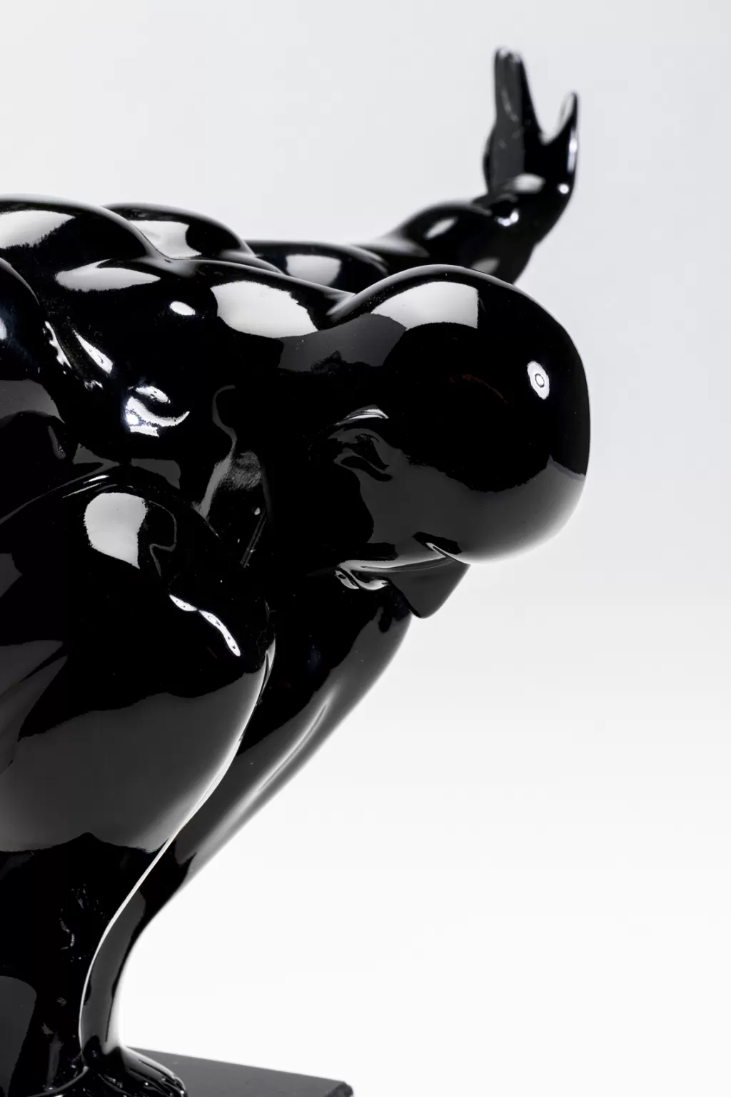 Sculpture décorative Athlet en noir - Objet design moderne par KARE, 43 cm de hauteur