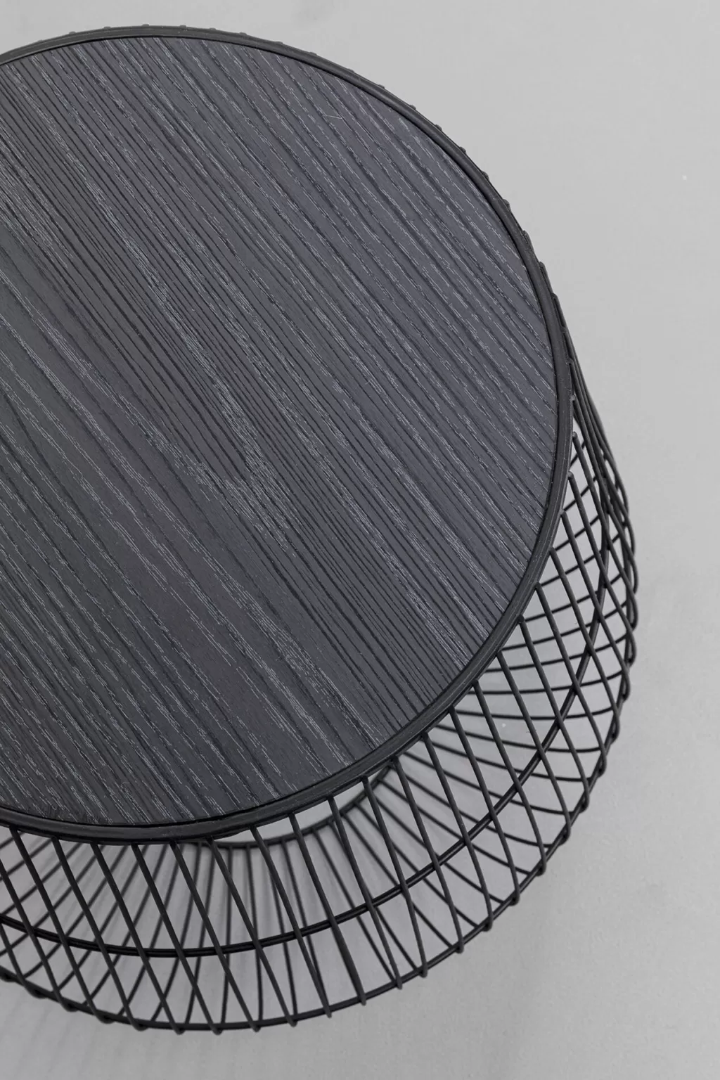 Table d'appoint moderne Beam - Design épuré en noir diamètre 40 cm par KARE