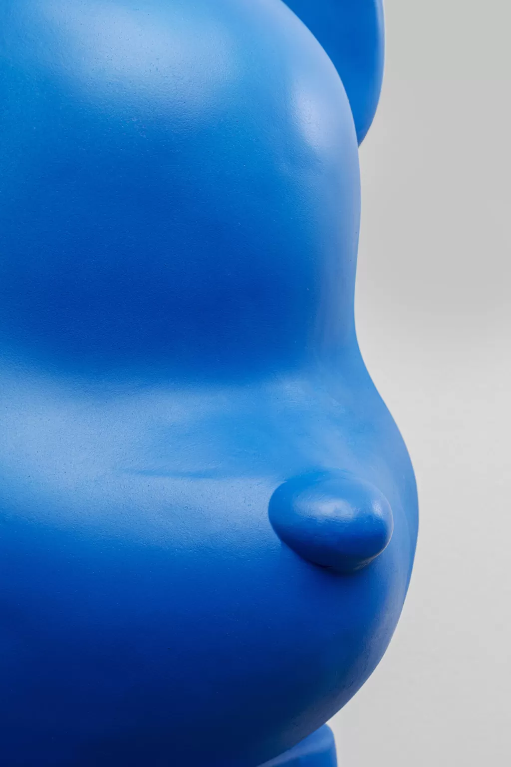 Ours Bleu Majestueux en Résine - Statue Décorative KARE Design 101 cm pour Décoration d'Intérieur, Création Artistique Scandinave Bleu Saphir, Pièce Unique pour Ambiance Moderne et Élégante