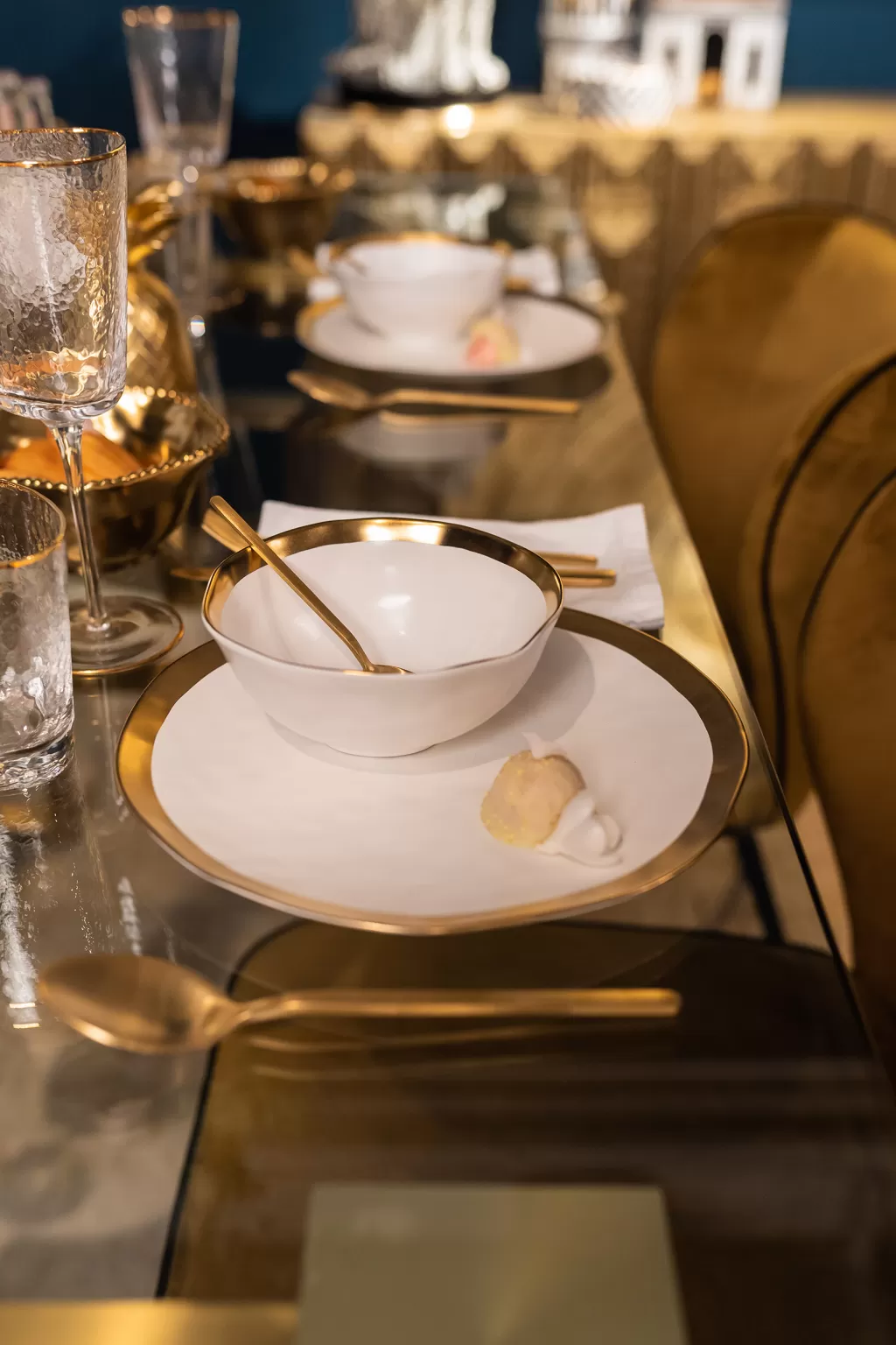 Élégant saladier design 'Bell' de KARE - Blanc ivoire, diamètre 15 cm - Pour une présentation culinaire raffinée