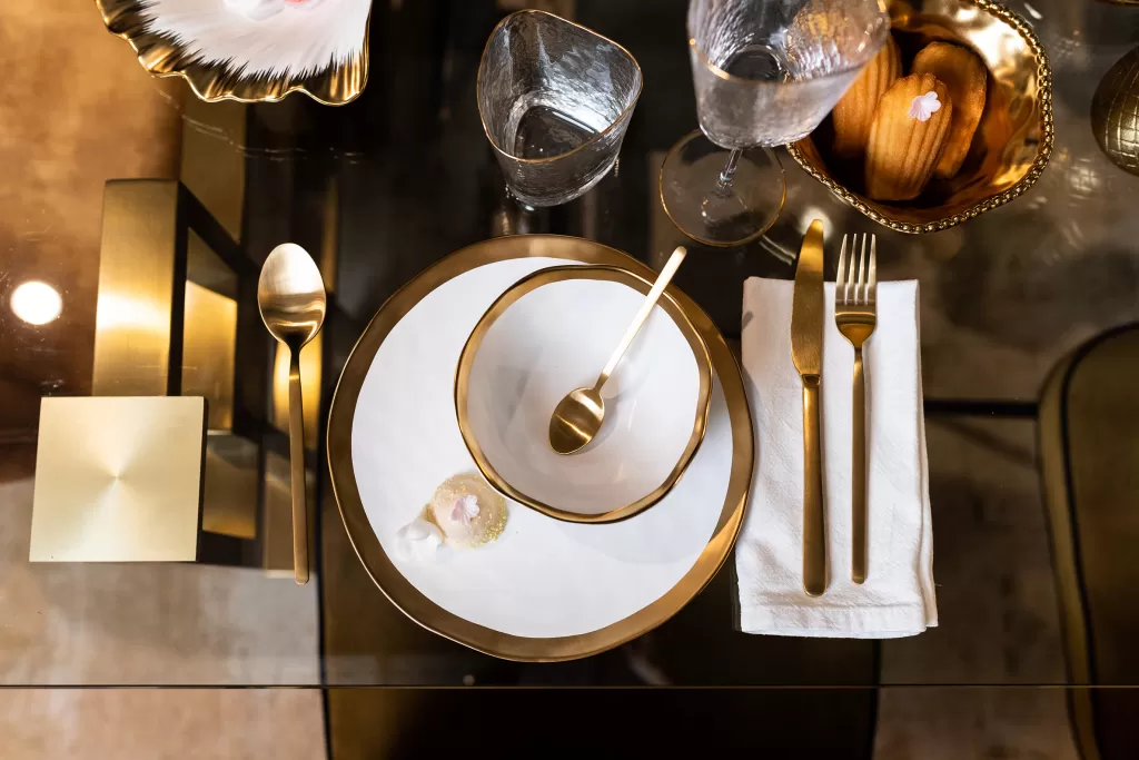 Assiette design Bell par KARE - Plateau moderne pour service à table, diamètre 31 cm - Collection élégante