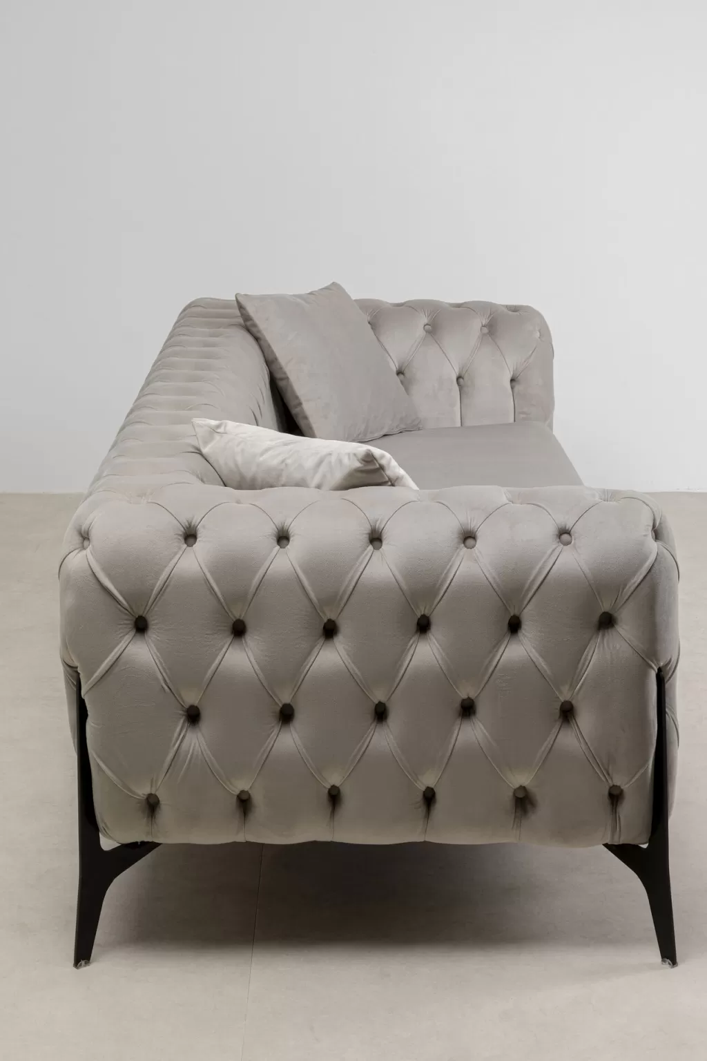 Canapé 3 places Bellissima en velours beige – Design élégant KARE, 240 cm