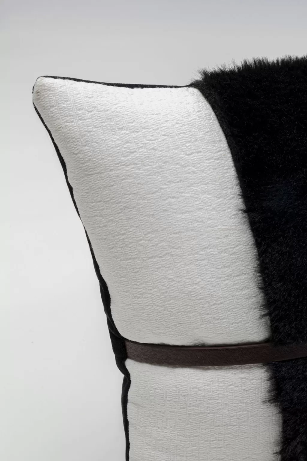 Coussin d'appui design ceinturé - Décoration salon contemporaine - KARE Collection - Taille 50x30 cm