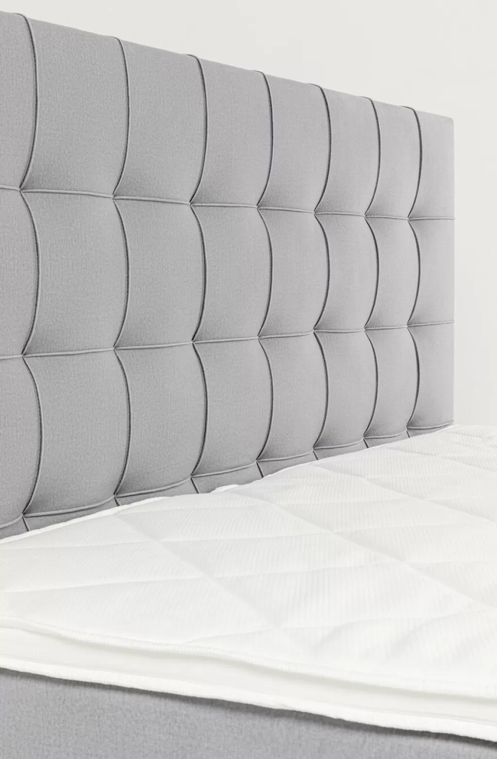 Lit design Benito Star par KARE - Modèle Élégant en Gris Anthracite, Dimensions Reine 180 x 200 cm, Structure Confortable pour Chambre Contemporaine