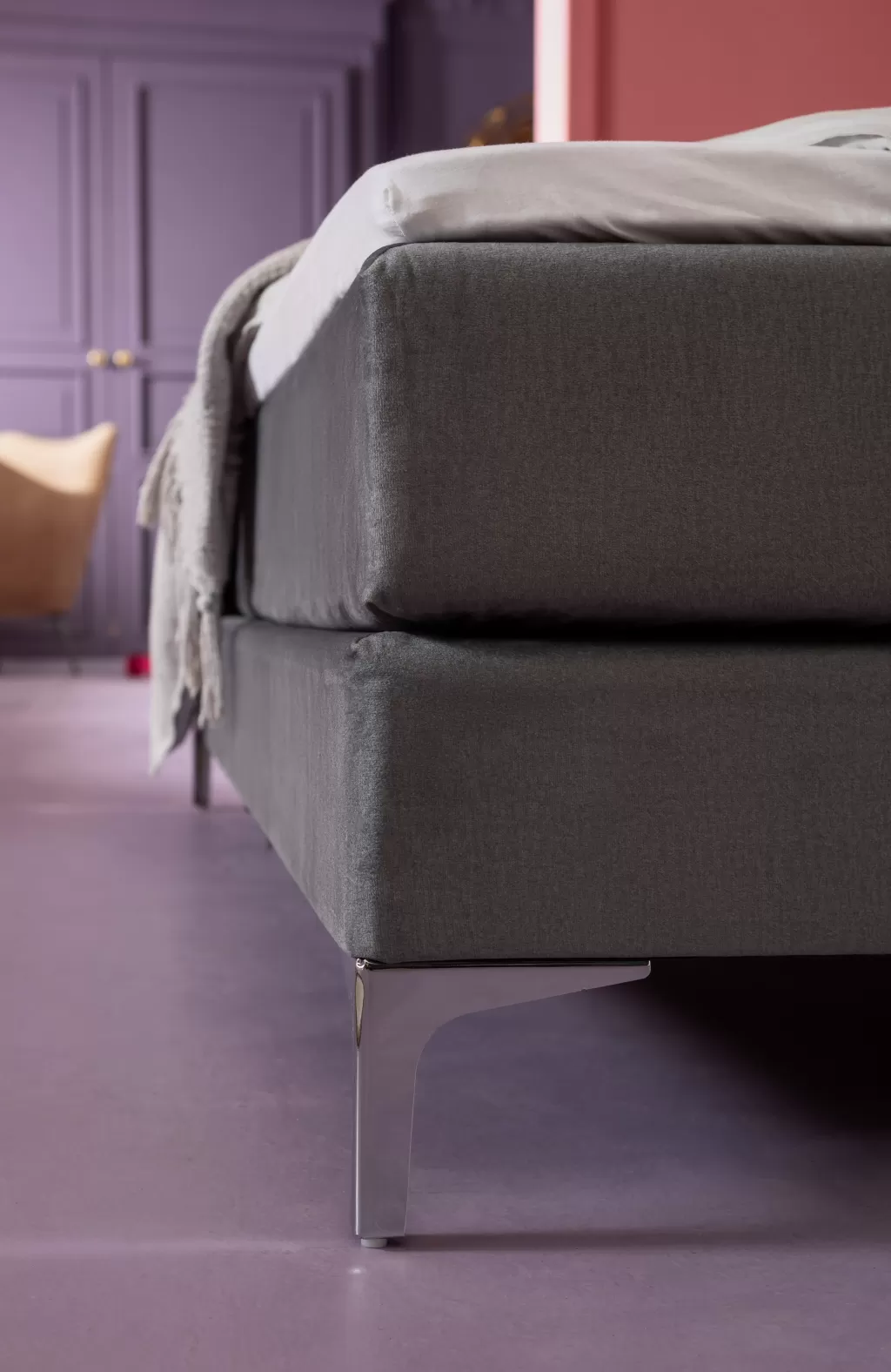 Lit design Benito Star par KARE - Modèle Élégant en Gris Anthracite, Dimensions Reine 180 x 200 cm, Structure Confortable pour Chambre Contemporaine
