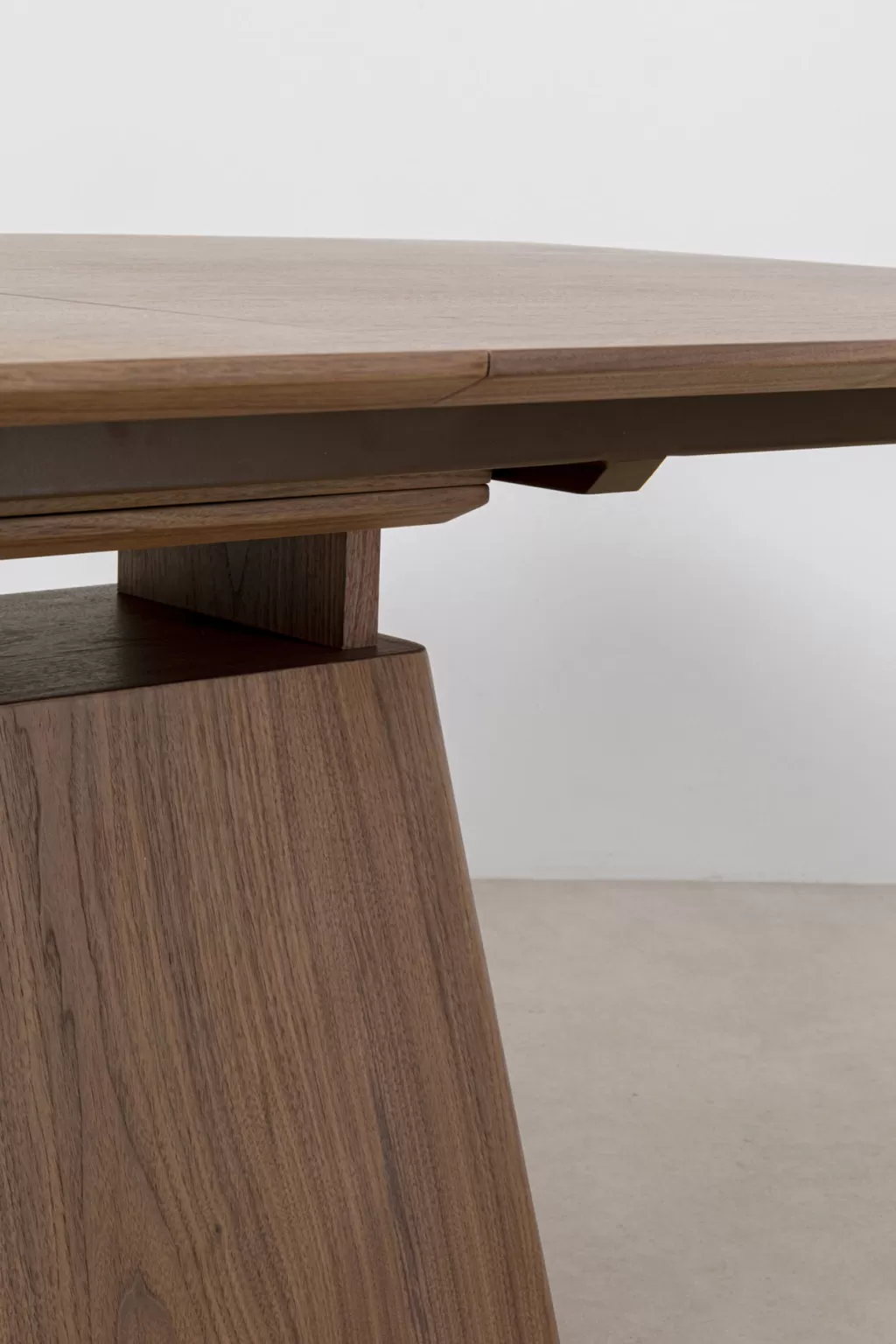 Table extensible Benvenuto en noyer naturel - Design modulable KARE (200/250 x 110 cm)