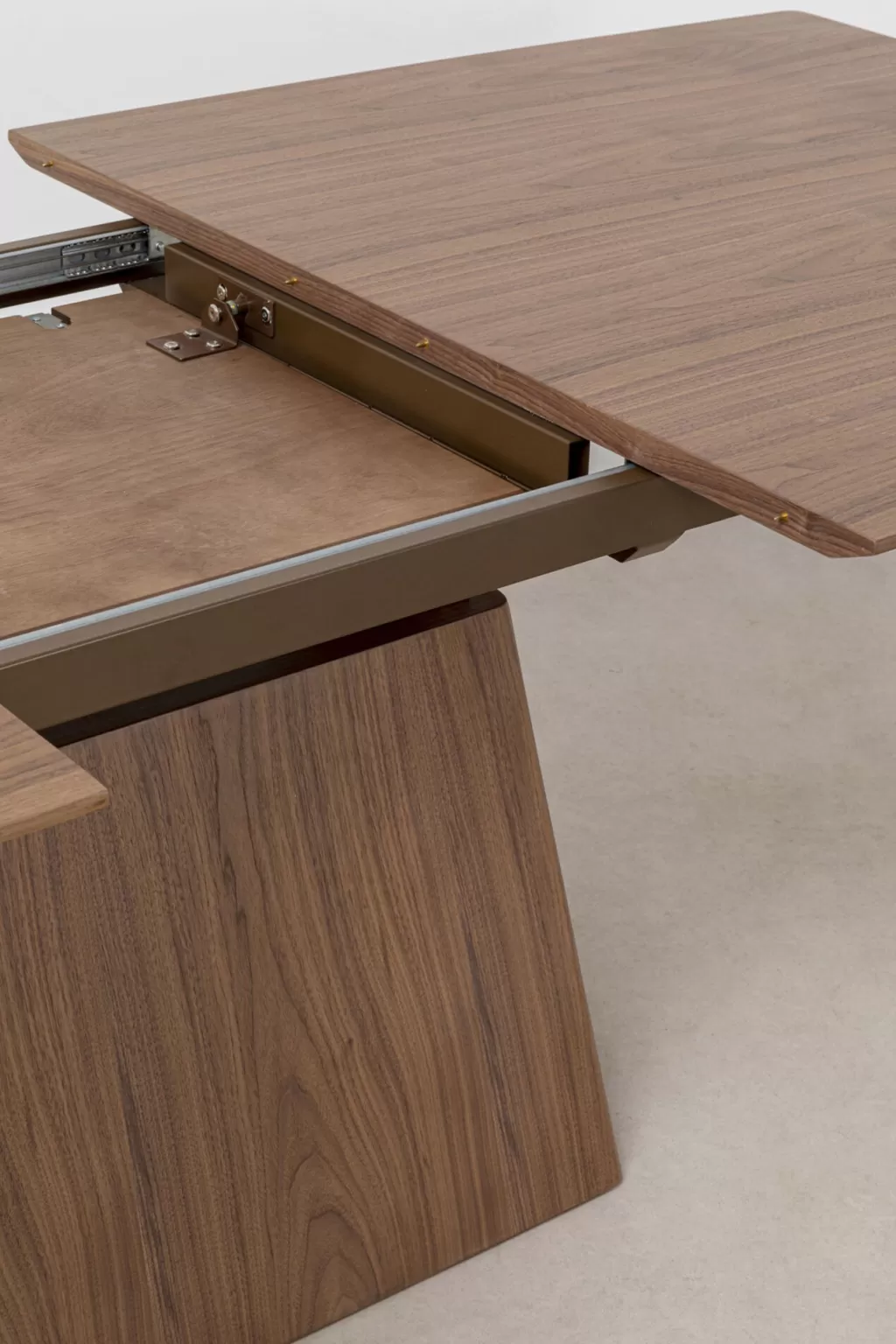 Table extensible Benvenuto en noyer naturel - Design modulable KARE (200/250 x 110 cm)