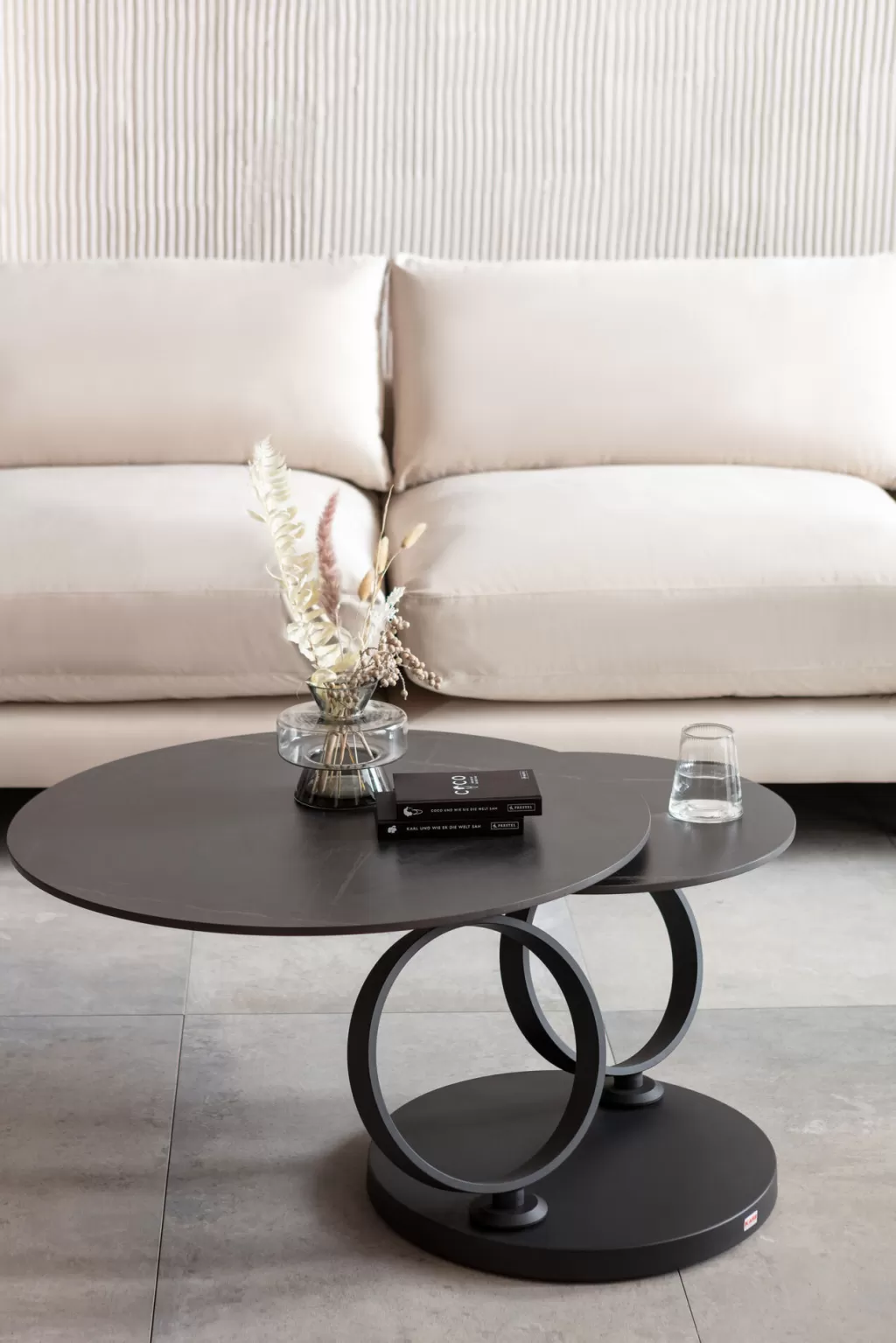 Table basse design Beverly - Modèle élégant en noir, dimensions 133 x 80 cm - KARE Design pour salon moderne