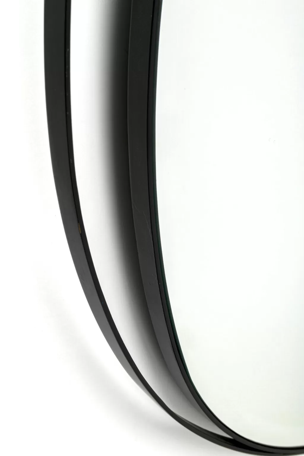 Miroir mural décoratif Bonita par KARE - Modèle contemporain en noir, diamètre 80 cm