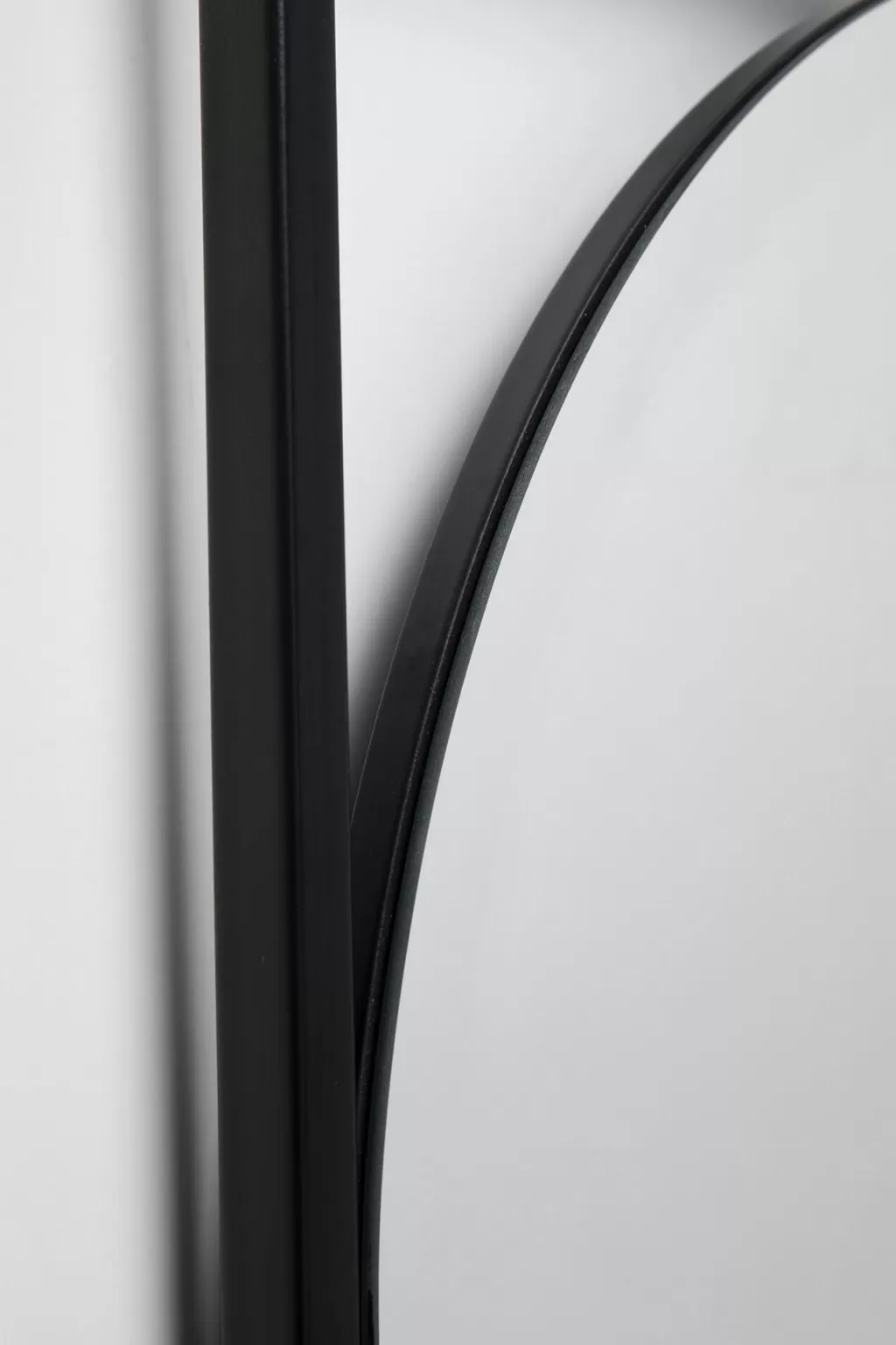 Miroir mural contemporain Bonita - Design épuré en noir mat, format carré 81x81 cm par KARE