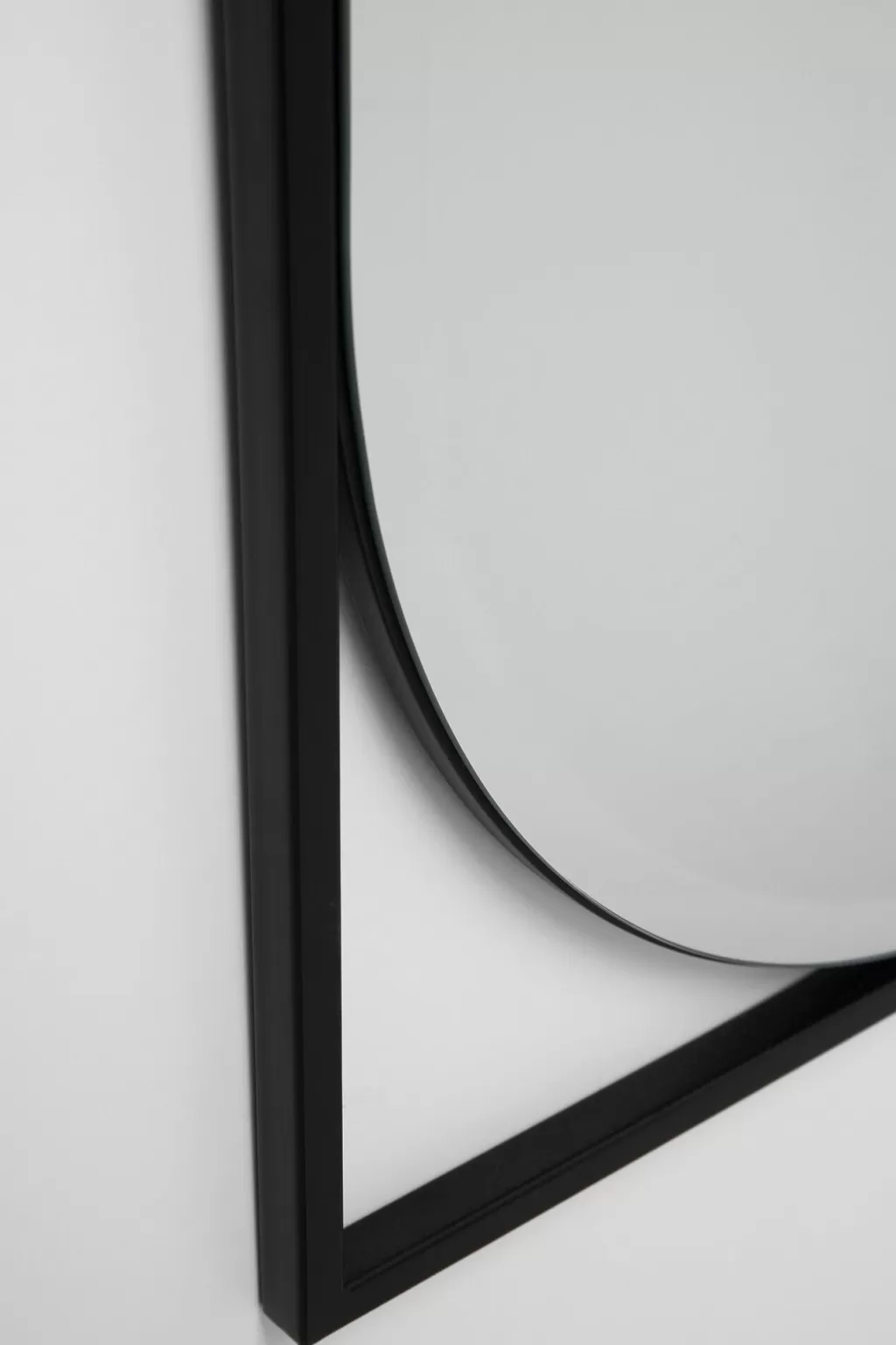 Miroir mural contemporain Bonita - Design épuré en noir mat, format carré 81x81 cm par KARE