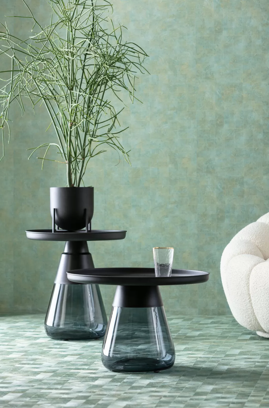KARE Design - Table d'appoint fumée Bottiglia | Noir sophistiqué Ø60 cm pour salon contemporain