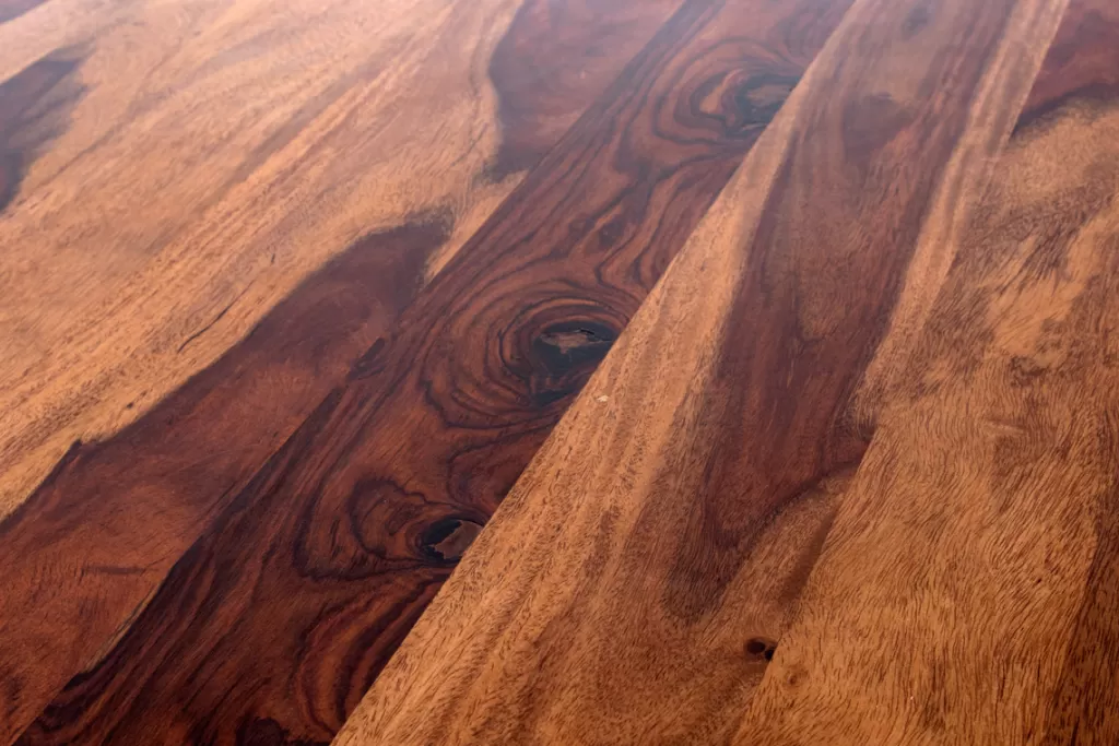 Table basse Brooklyn Nature par KARE Design - Plateau bois massif 160x80 cm, dimensions généreuses pour votre intérieur contemporain