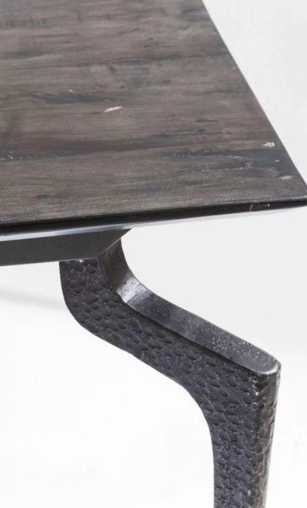 Table design Bug par KARE - Format XXL 90x200 cm en finition anthracite, idéale pour espaces contemporains