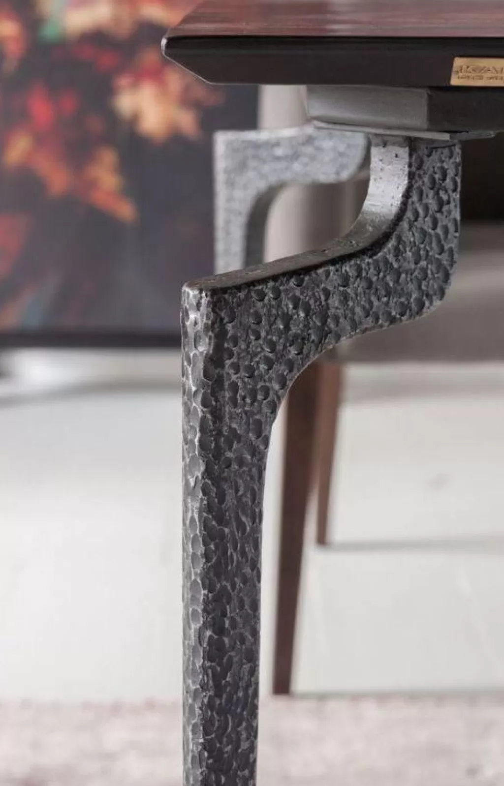 Table design Bug par KARE - Format XXL 90x200 cm en finition anthracite, idéale pour espaces contemporains