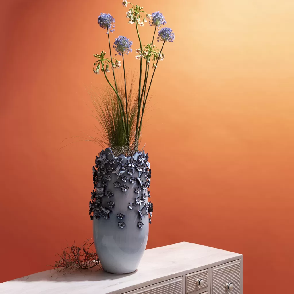 Vase design moderne KARE Design – Décoré de papillons délicats, couleur bleu ciel, hauteur 50 cm pour décoration intérieure