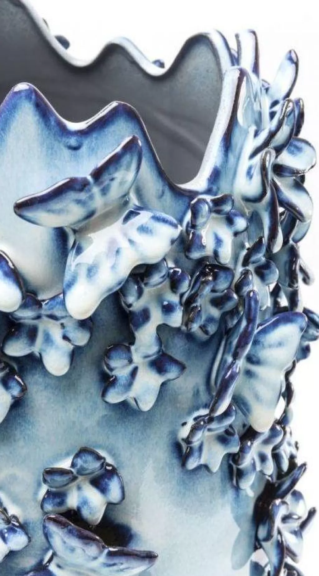 Vase design moderne KARE Design – Décoré de papillons délicats, couleur bleu ciel, hauteur 50 cm pour décoration intérieure