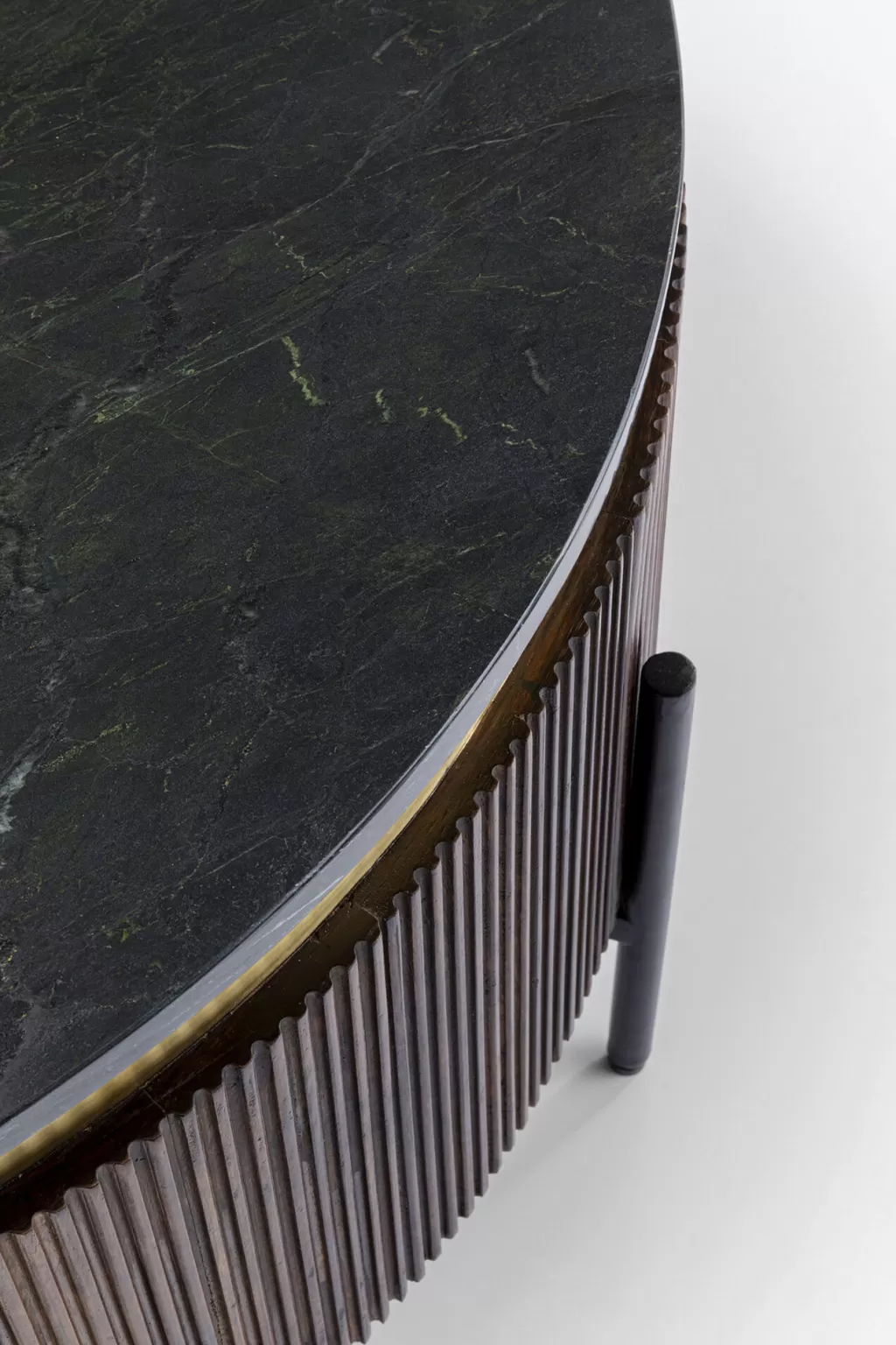 Table basse contemporaine Catalina - Collection KARE Design, diamètre 90 cm avec plateau en verre trempé et structure en chêne massif