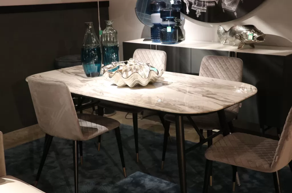 Tapis design moderne pour salon - Modèle Catania en laine 180 x 86 cm par KARE Design, idéal pour une déco contemporaine avec son motif géométrique épuré.