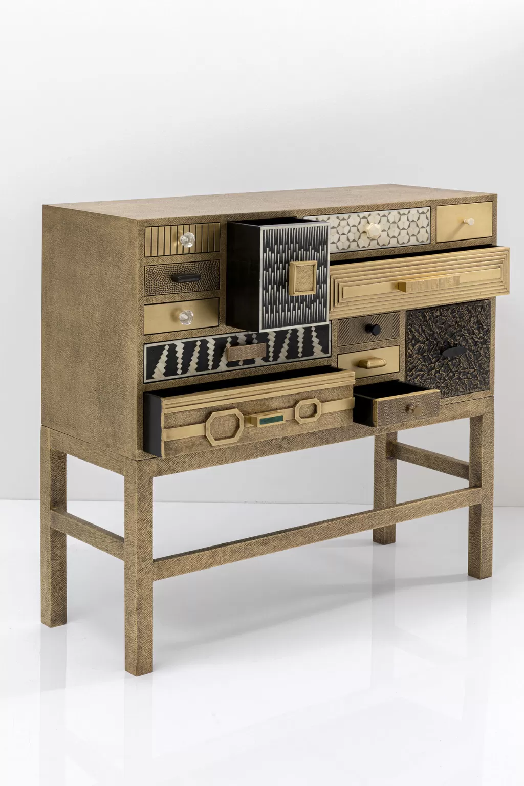 Commode Haut de Gamme KARE Design Chalet - 13 Tiroirs Dorés au Design Montagnard Raffiné