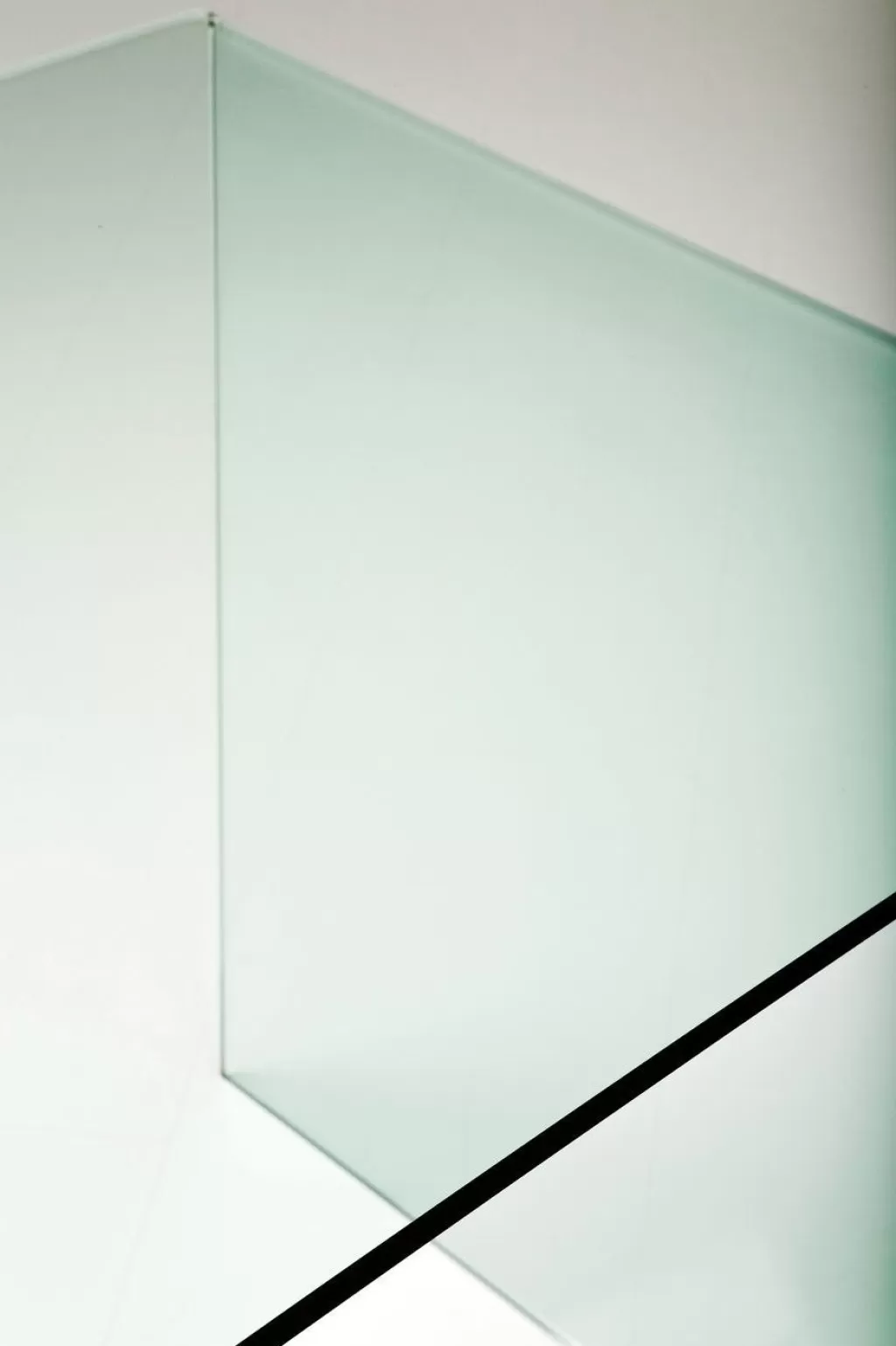Bureau Design Club par KARE - Table de travail moderne en verre transparent, Dimensions généreuses 125 x 60 cm, Idéal pour espaces professionnels et créatifs