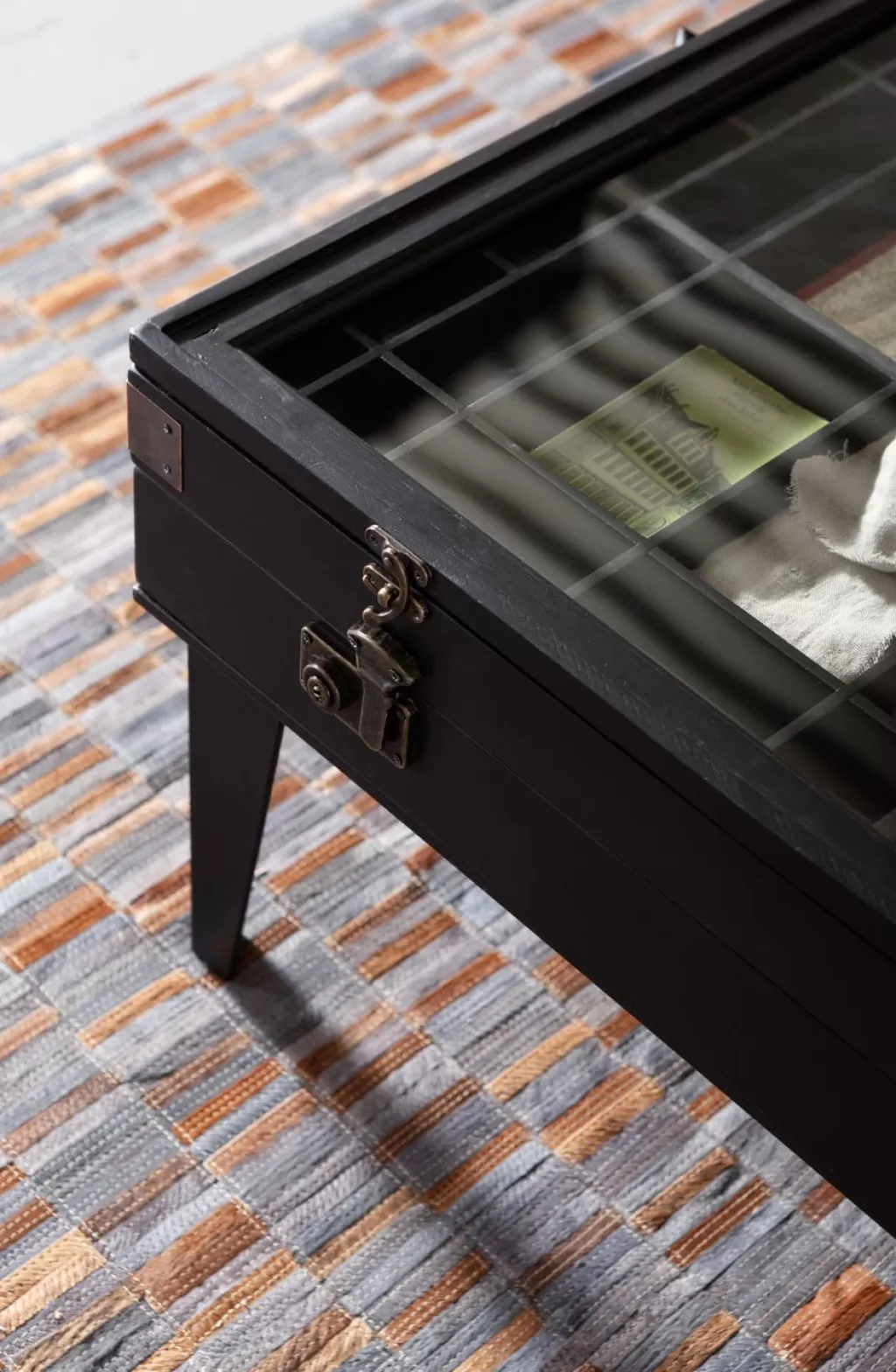 Table basse design Collector par KARE, noir moderne 122 x 55 cm - Plateau élégant pour salon