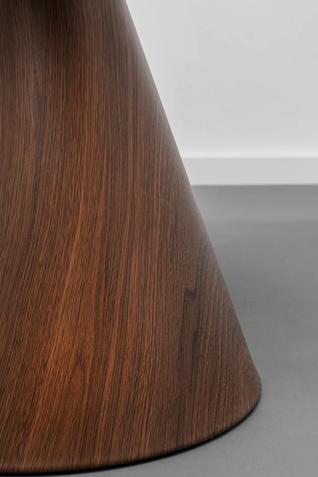 Table basse design Cono par KARE - Diamètre 50 cm, idéale pour un salon moderne