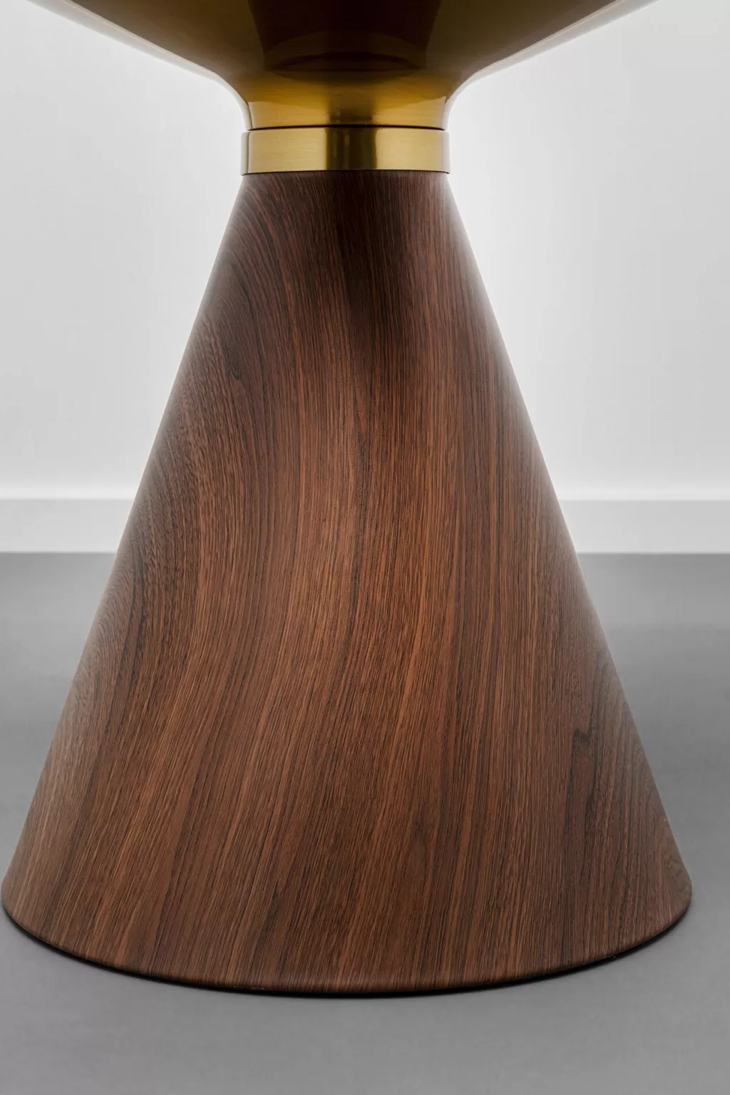 Table basse design Cono par KARE - Diamètre 50 cm, idéale pour un salon moderne