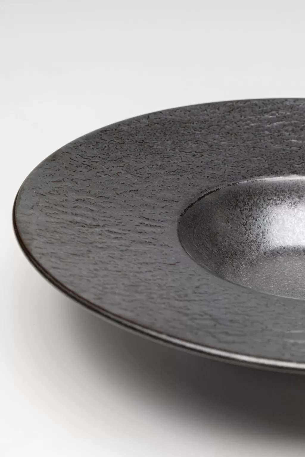 Assiette Creuse Cosmos Noir - Design Épuré par KARE, Diamètre 27 cm - Idéale pour les repas sophistiqués