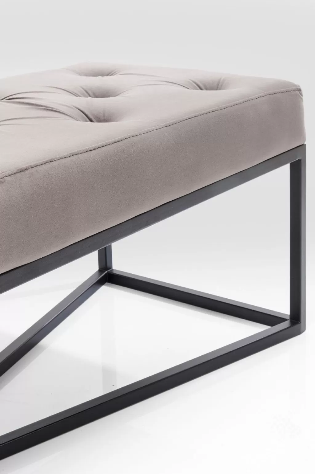 Canapé design crossover gris anthracite et noir - 150 x 40 cm - Création KARE by Penkit pour un intérieur moderne à ligne épurée