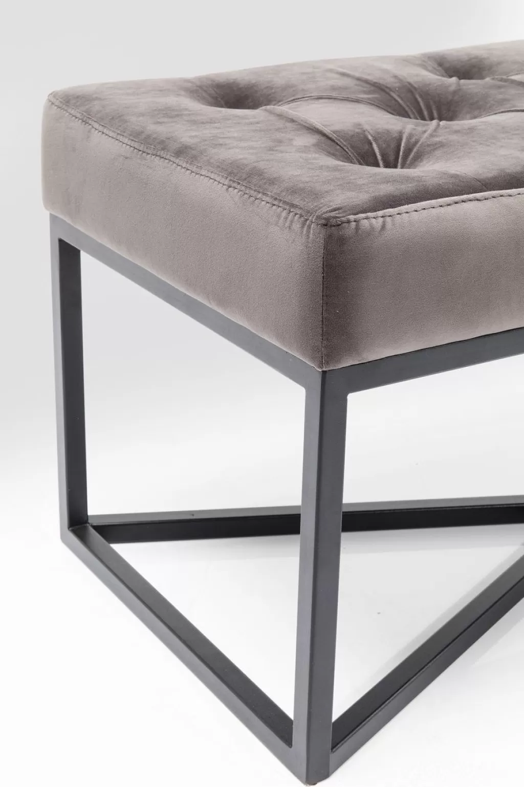 Canapé design crossover gris anthracite et noir - 150 x 40 cm - Création KARE by Penkit pour un intérieur moderne à ligne épurée