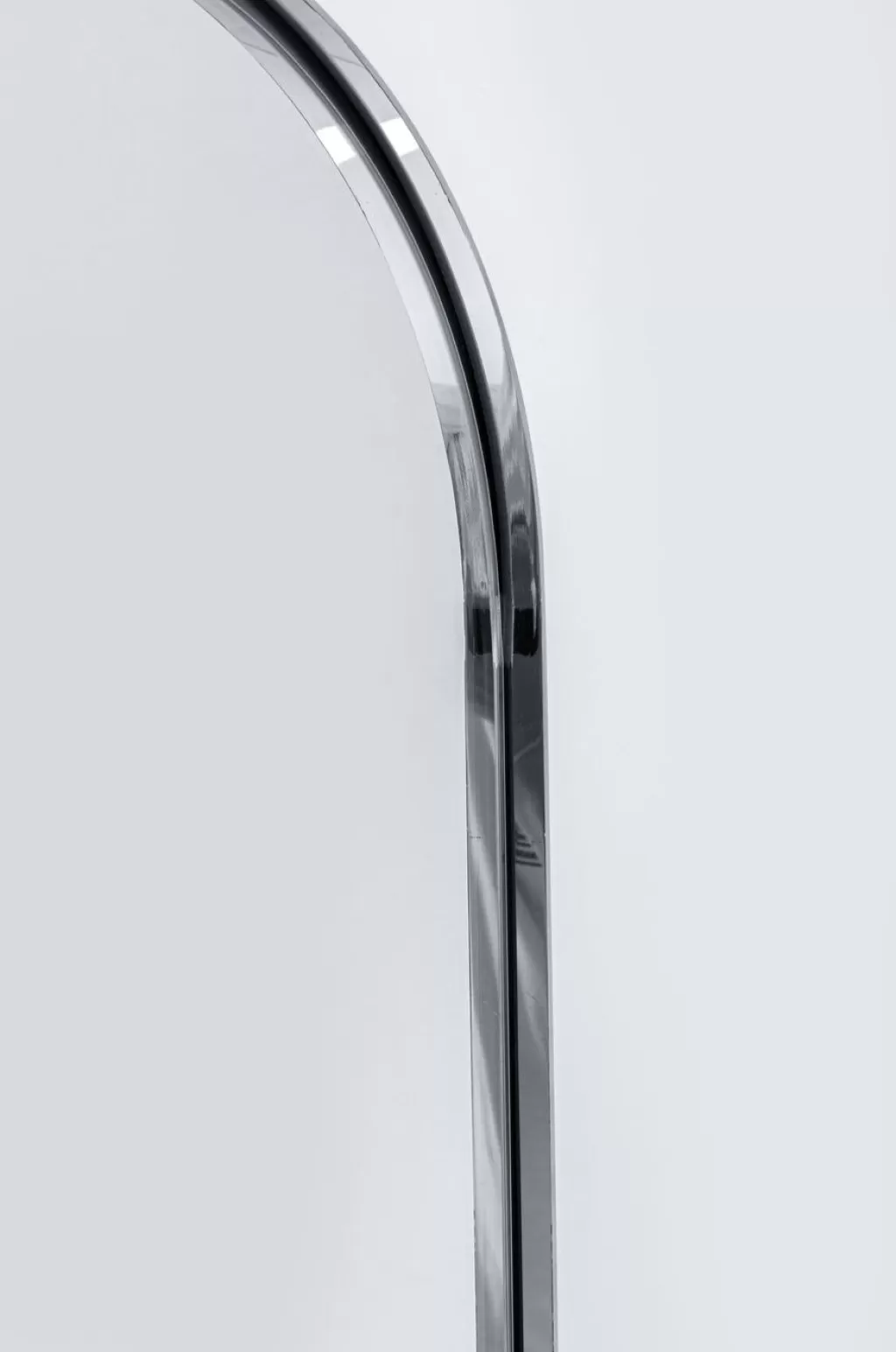 Miroir design courbe effet chrome moderne - Modèle Kromi 40x170 cm par KARE design