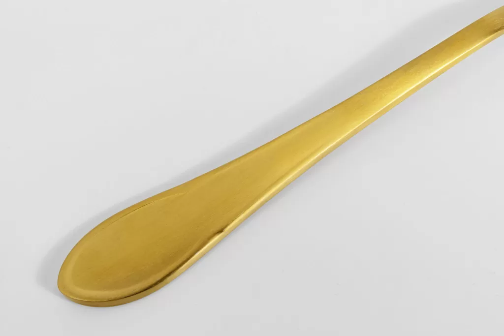 Service de couverts design Cusina par KARE - Finition dorée mat - 16 pièces pour une table élégante