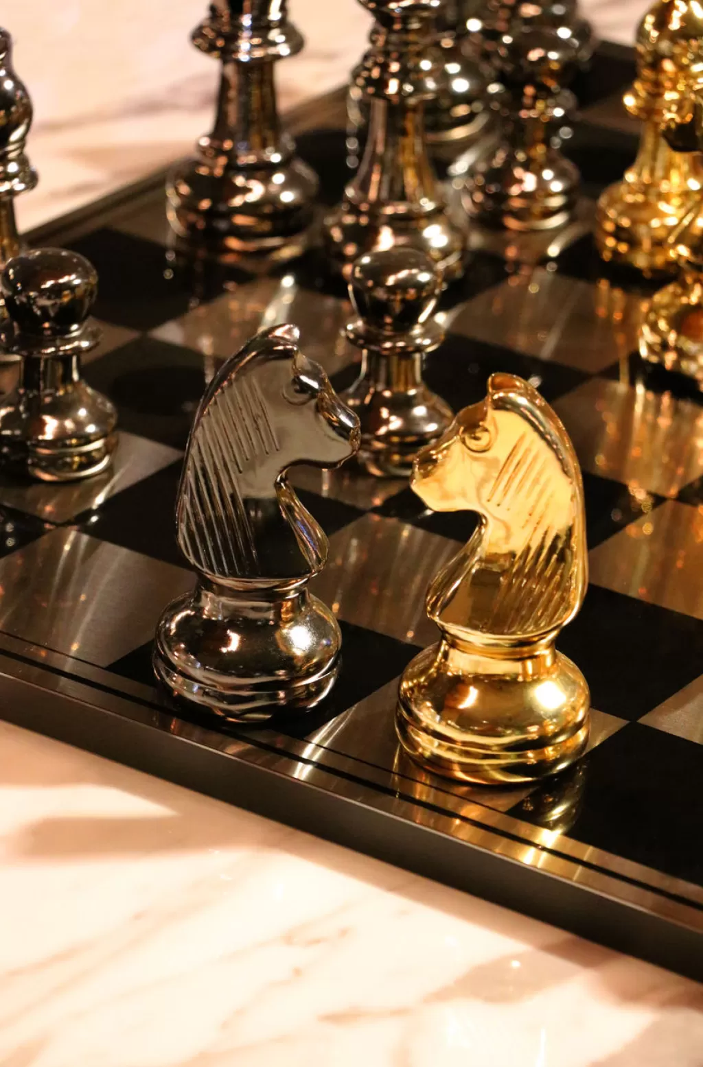 Échiquier Décoratif Moderne KARE Design - Jeu d'Échecs Style Deco 60 cm x 60 cm - Pièce de Collection pour Intérieur Contemporain