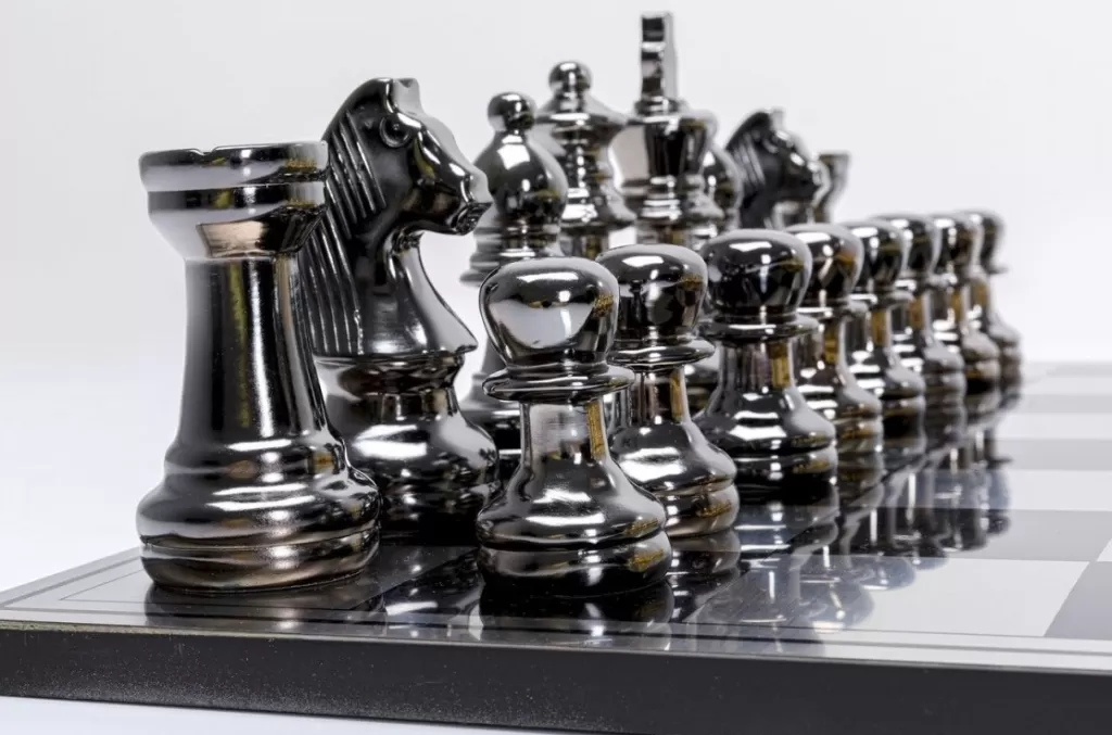 Échiquier Décoratif Moderne KARE Design - Jeu d'Échecs Style Deco 60 cm x 60 cm - Pièce de Collection pour Intérieur Contemporain