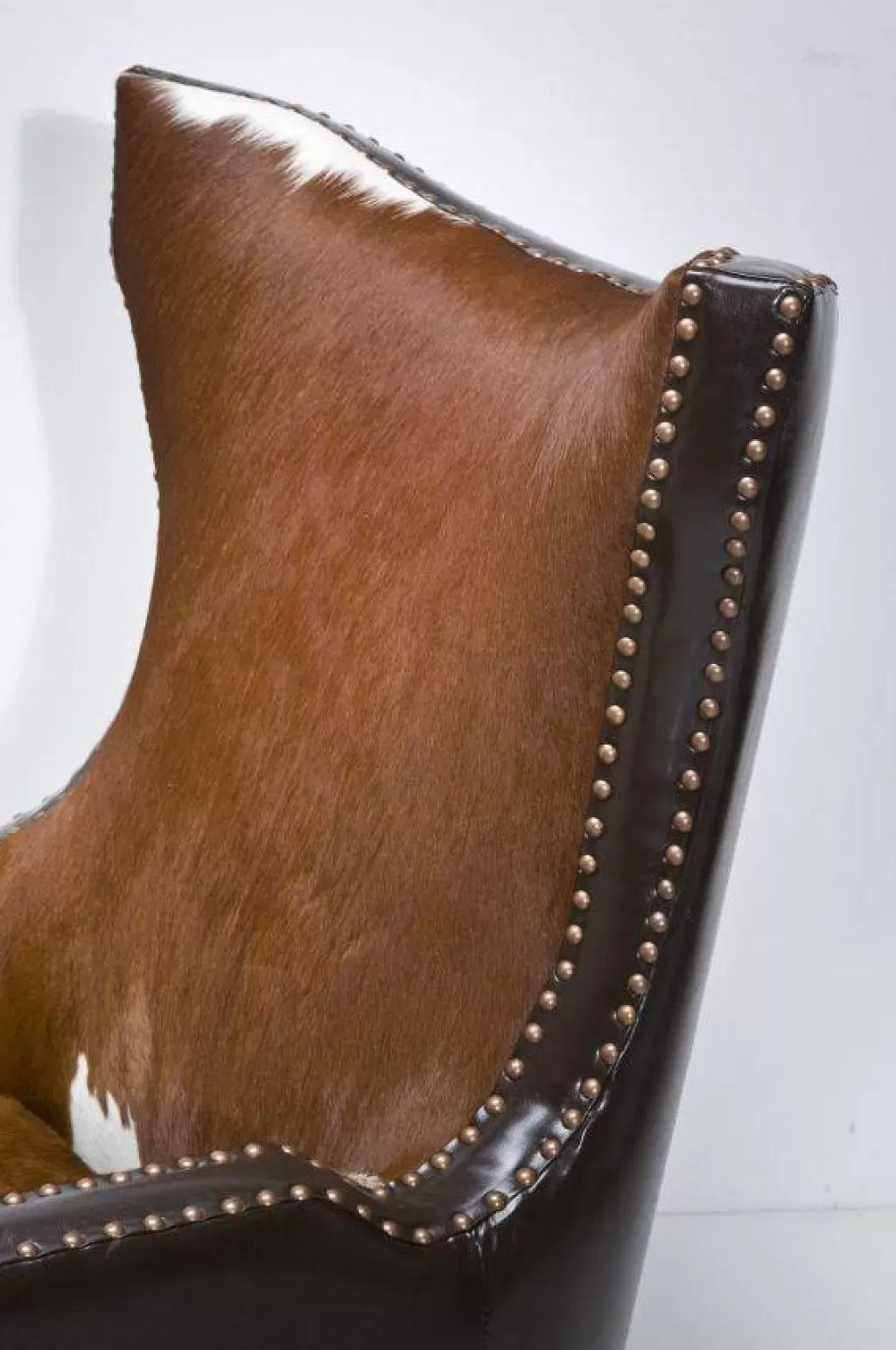 Canapé d'appoint Denver en cuir véritable - Design scandinave élégant par KARE  
(Modèle inspiré des troupeaux de bovins pour une ambiance ranch contemporaine)