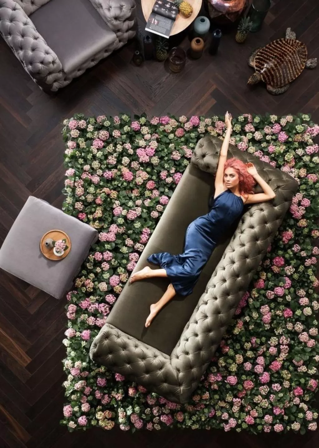 Fauteuil design confortable Désir par KARE, revêtement gris anthracite pour un intérieur contemporain