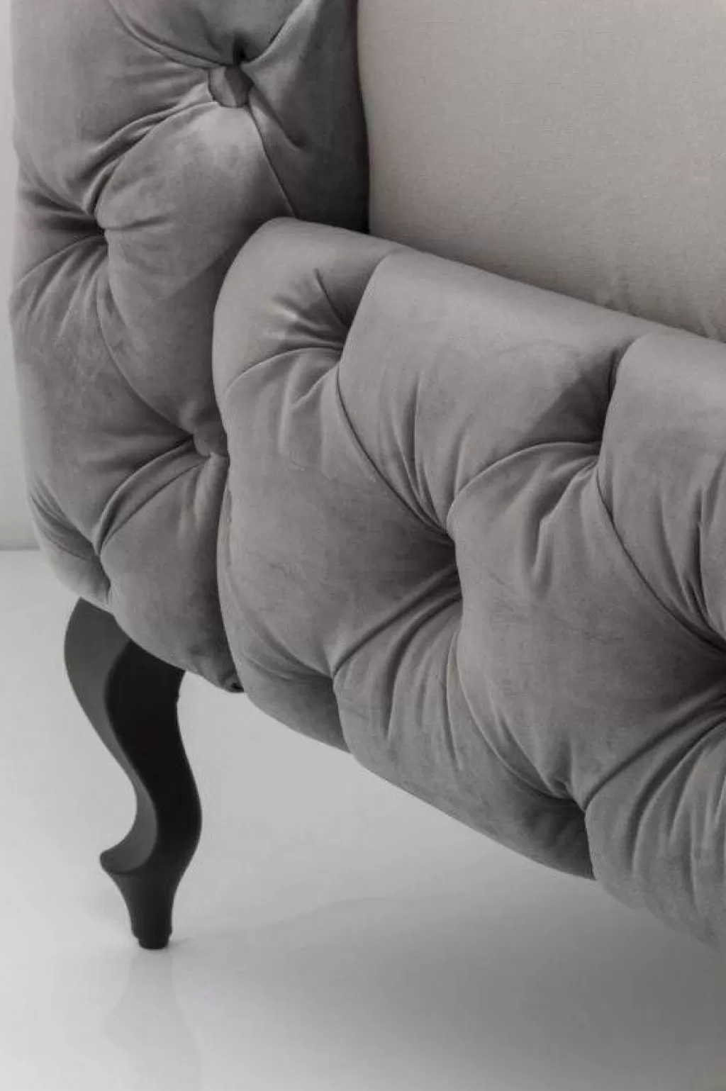 Lit Désir Velours KARE Design - Cocon Velouté Gris Argent 200x200 cm - Sommier Élégant pour Nuits Sereines