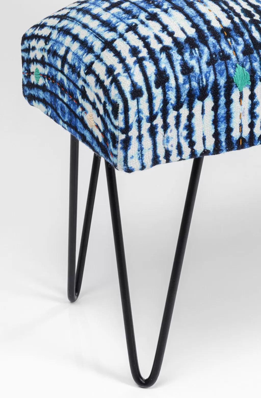 Coussin décoratif patchwork Desna en tissu bleu nuit – Modèle design 80 cm par KARE Design