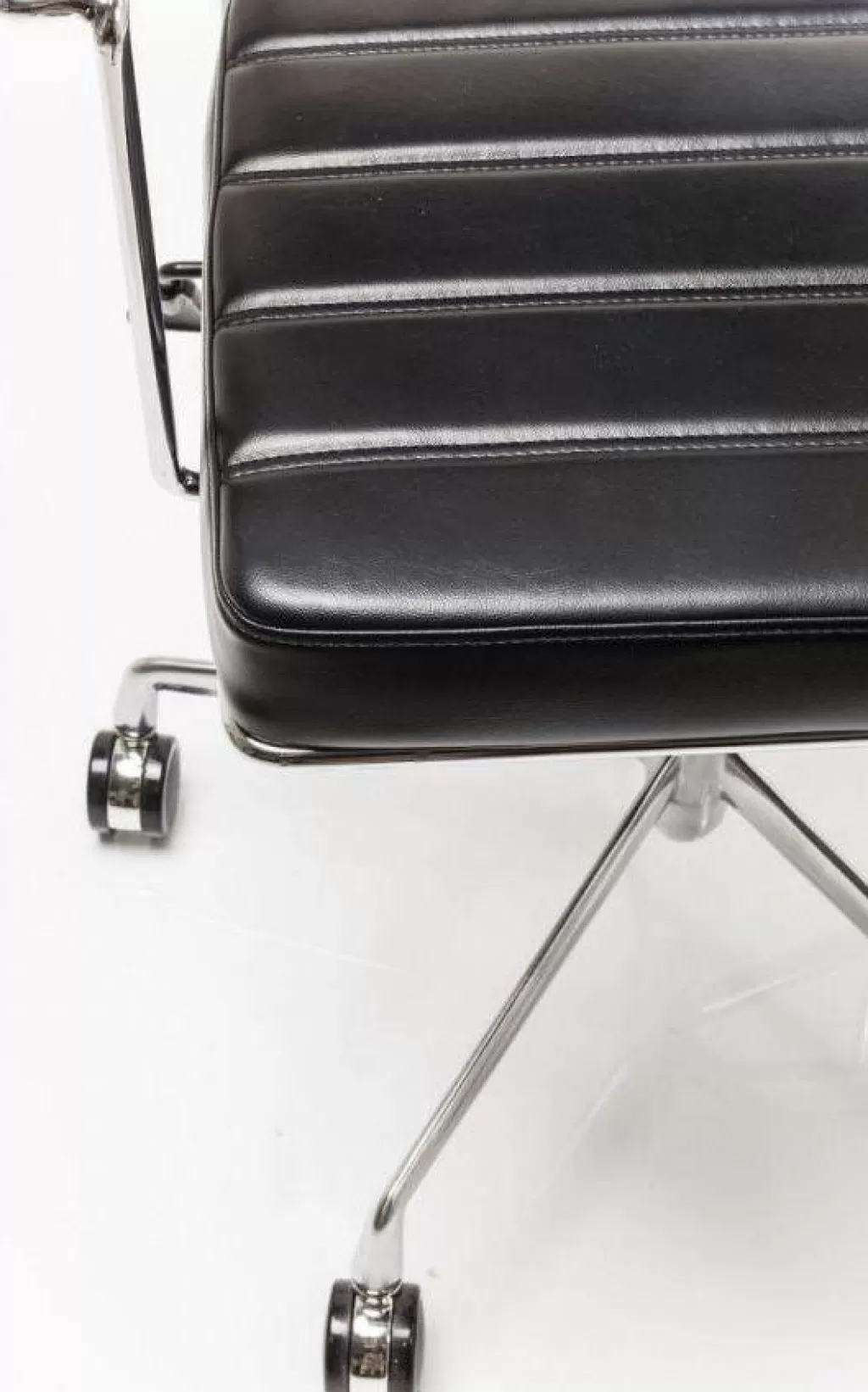 Fauteuil de Bureau Ergonomique Dottore - Design Contemporain en Noir par KARE, Confort Haut de Gamme pour Espaces Professionnels