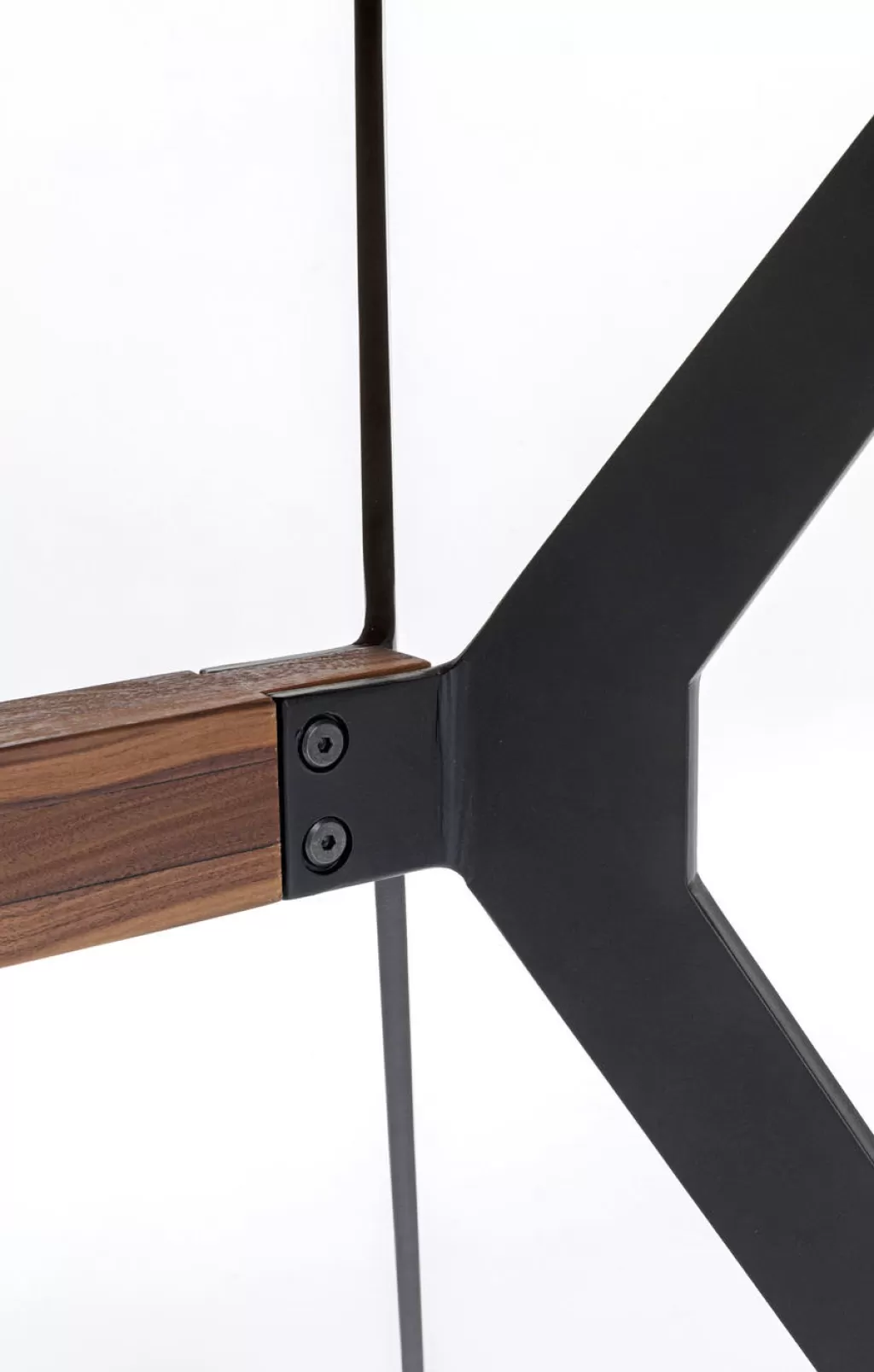 Table basse Downtown par KARE Design - Plateau en noyer massif 220 cm de longeur, idéale pour espaces contemporains