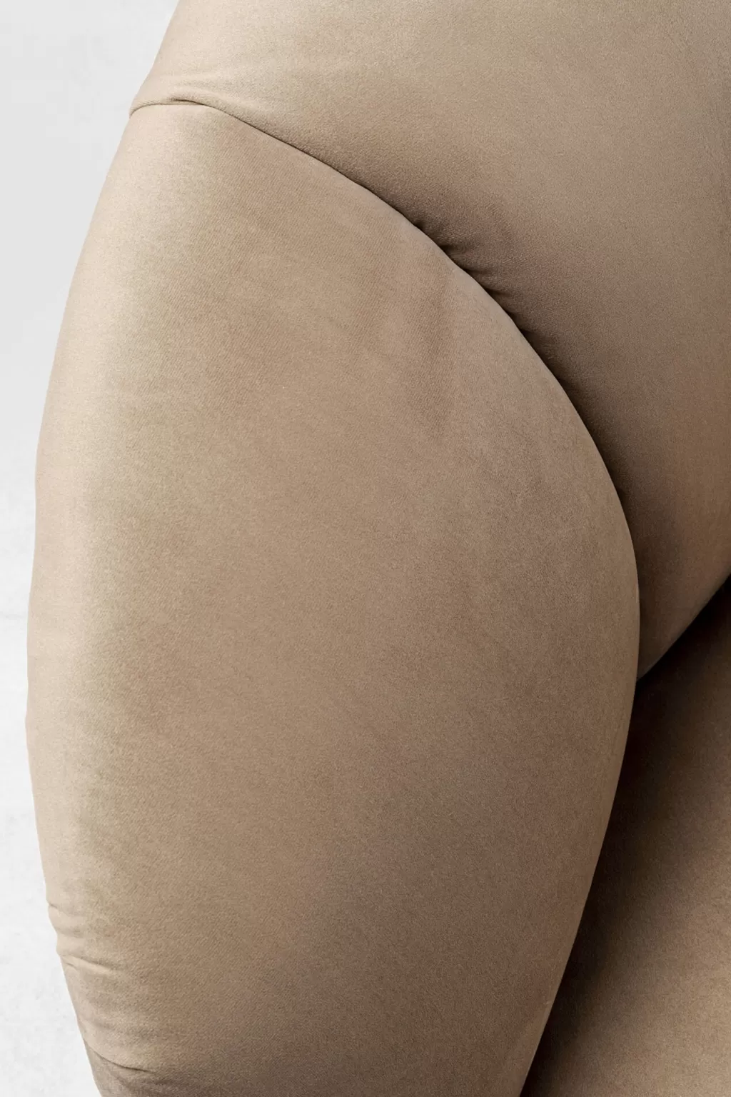 Canapé 3 places Djinn - Design contemporain en tissu beige sable, largeur 233 cm (Collection KARE)