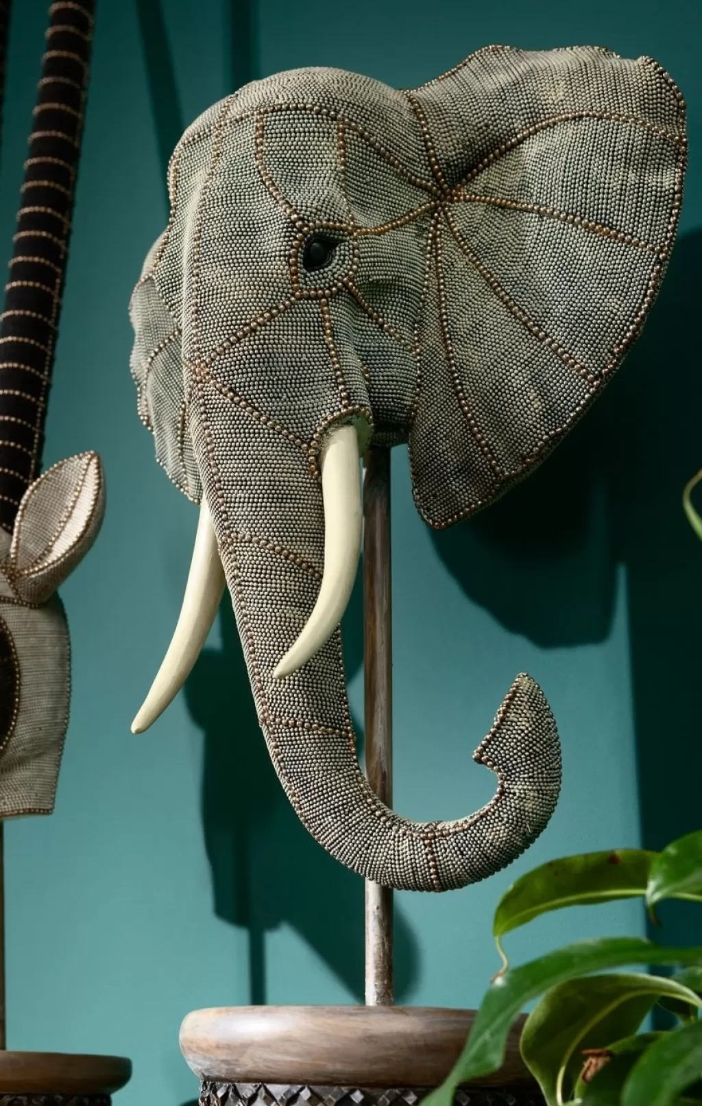 KARE Design - Sculpture Élégante de Tête d'Éléphant avec Perles, Décor d'Intérieur Unique (76 cm)