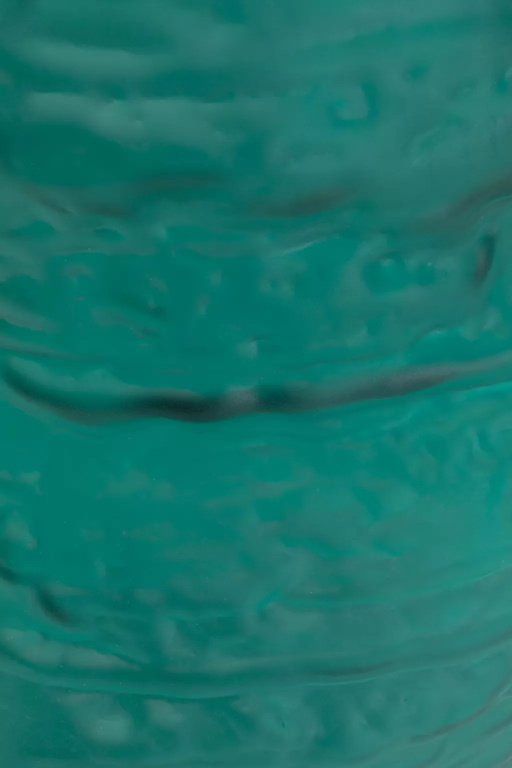 Vase design contemporain Enrique - Kare Design, nuance turquoise vibrante - 47 centimètres