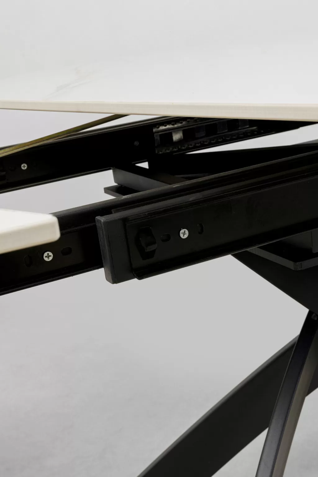 Table extensible Twist Onyx par KARE Design - Plateau 90 cm avec rallonges intégrées (120 à 180 cm) - Design contemporain élégant pour espaces modulables