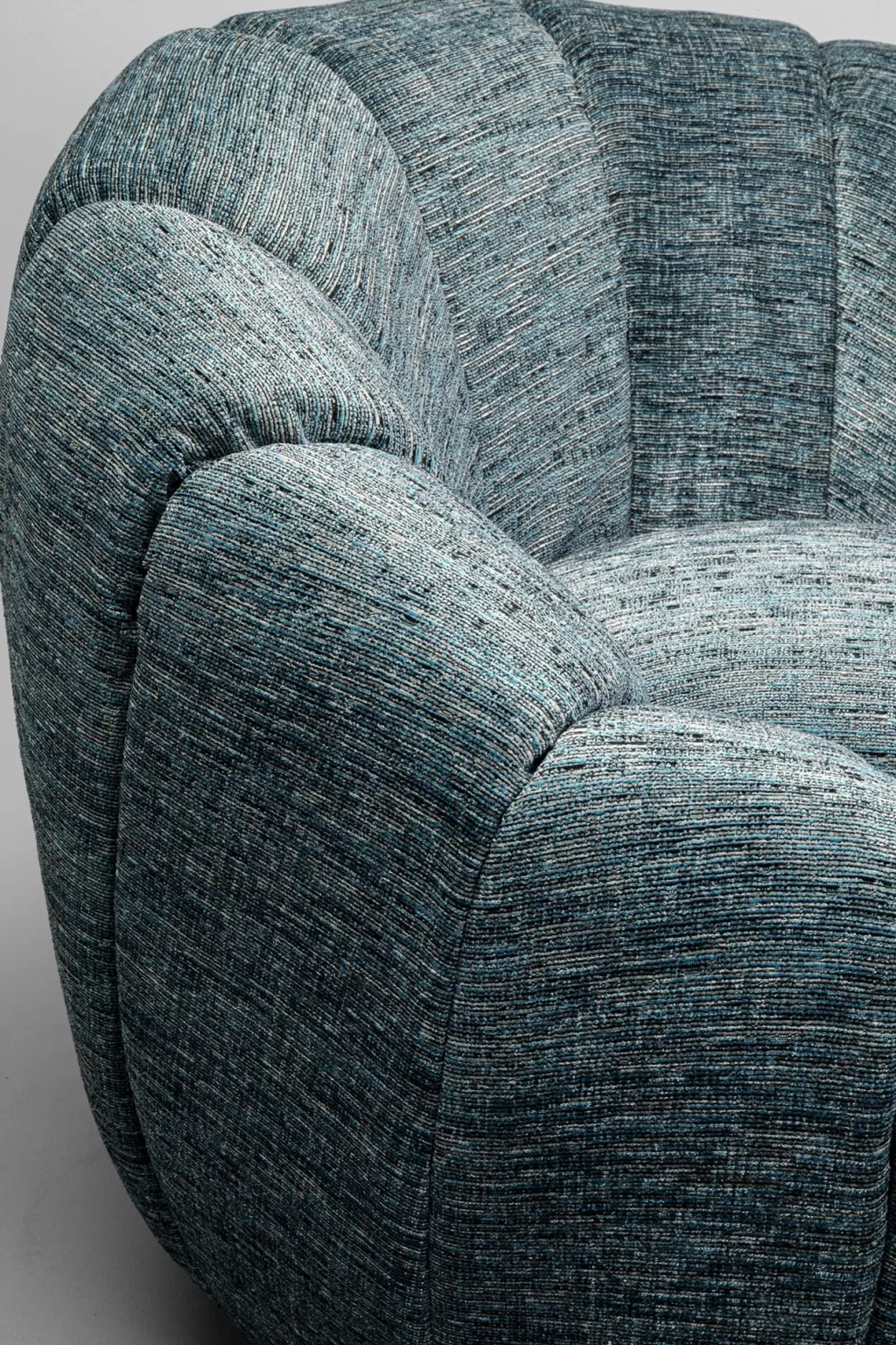 Fauteuil pivotant design Fiori bleu azur - Confort élégant et ligne épurée par KARE Design